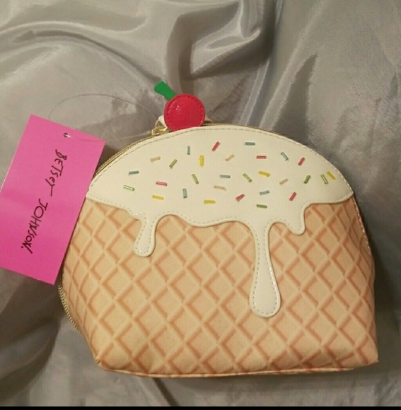 Betsey johnson ice cream cone cosmo case NWT - Picture 1 of 1